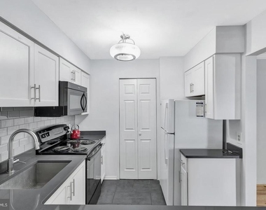 5716 Chapman Mill Drive - Photo Thumbnail 7