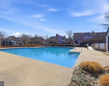 5716 Chapman Mill Drive - Photo Thumbnail 28