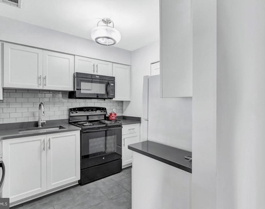 5716 Chapman Mill Drive - Photo Thumbnail 6