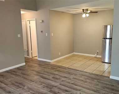 1903 1/2 Margalene Way - Photo Thumbnail 2