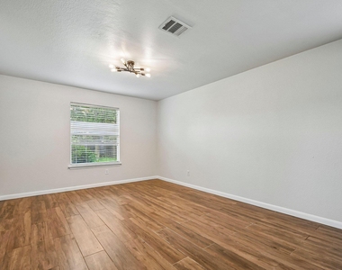 231 Altamont St - Photo Thumbnail 13