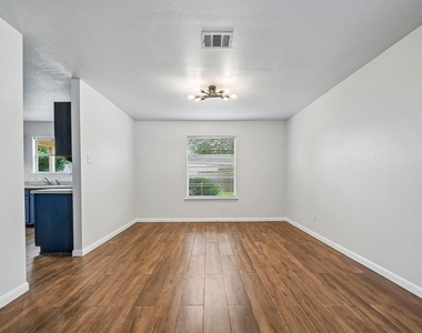 231 Altamont St - Photo Thumbnail 10
