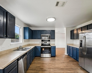 231 Altamont St - Photo Thumbnail 16