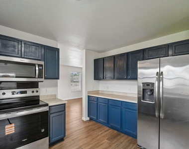231 Altamont St - Photo Thumbnail 17