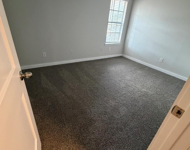 404 West St - Photo Thumbnail 7