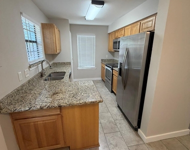 404 West St - Photo Thumbnail 4
