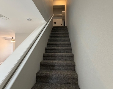 404 West St - Photo Thumbnail 11