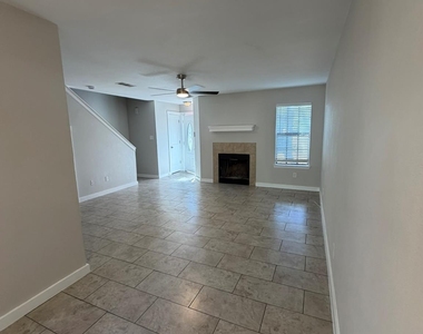 404 West St - Photo Thumbnail 1
