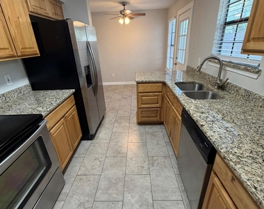 404 West St - Photo Thumbnail 5