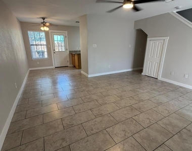 404 West St - Photo Thumbnail 2