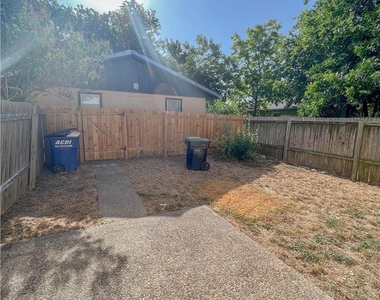 404 West St - Photo Thumbnail 12