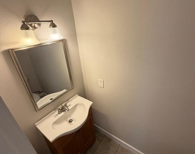 404 West St - Photo Thumbnail 10