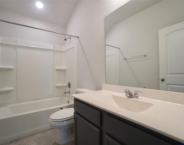 2513 Danbury Ln - Photo Thumbnail 28
