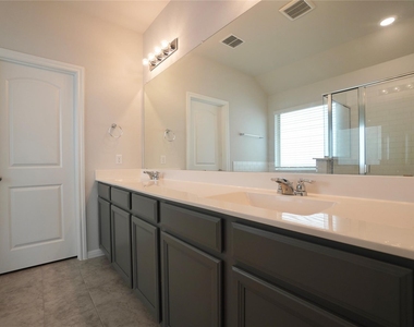2513 Danbury Ln - Photo Thumbnail 23
