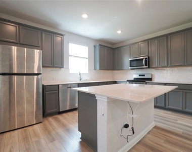 2513 Danbury Ln - Photo Thumbnail 8