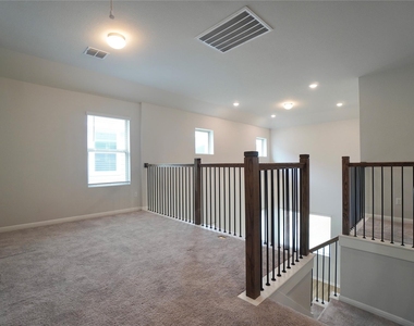 2513 Danbury Ln - Photo Thumbnail 12