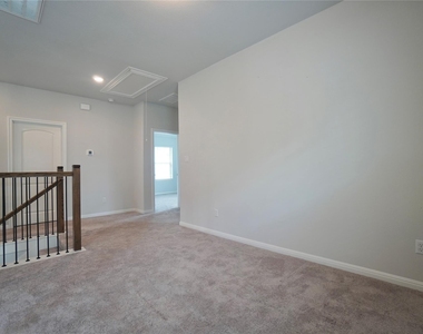 2513 Danbury Ln - Photo Thumbnail 13