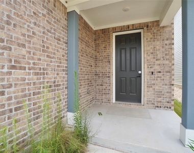 2513 Danbury Ln - Photo Thumbnail 3