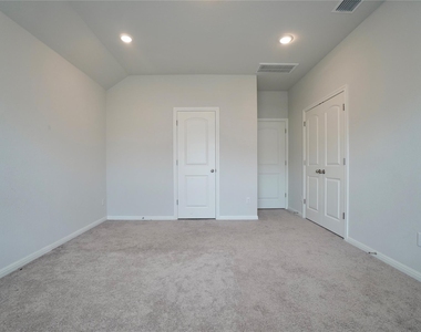 2513 Danbury Ln - Photo Thumbnail 19