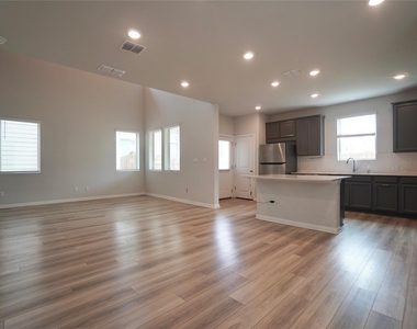 2513 Danbury Ln - Photo Thumbnail 4