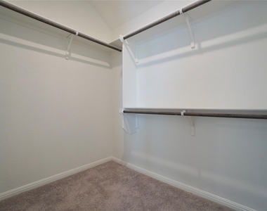 2513 Danbury Ln - Photo Thumbnail 18