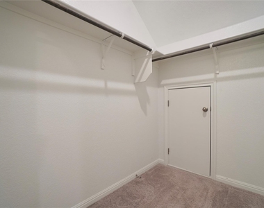 2513 Danbury Ln - Photo Thumbnail 21