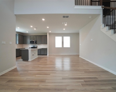2513 Danbury Ln - Photo Thumbnail 5
