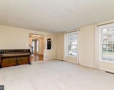 1209 Crockett Lane - Photo Thumbnail 11