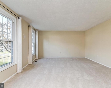 1209 Crockett Lane - Photo Thumbnail 9