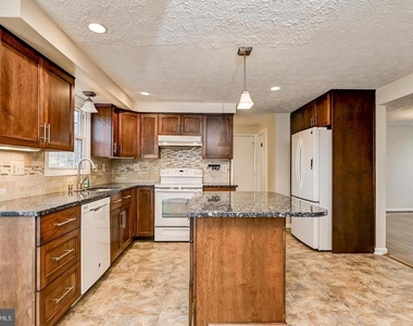 1209 Crockett Lane - Photo Thumbnail 21