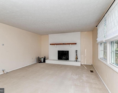 1209 Crockett Lane - Photo Thumbnail 30