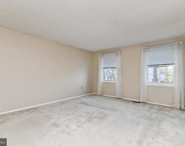 1209 Crockett Lane - Photo Thumbnail 35