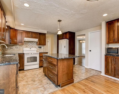 1209 Crockett Lane - Photo Thumbnail 22