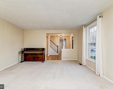 1209 Crockett Lane - Photo Thumbnail 12