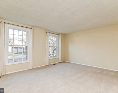 1209 Crockett Lane - Photo Thumbnail 10