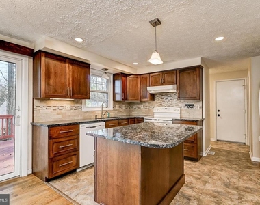 1209 Crockett Lane - Photo Thumbnail 20