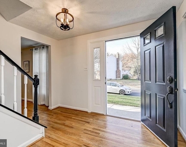 1209 Crockett Lane - Photo Thumbnail 5