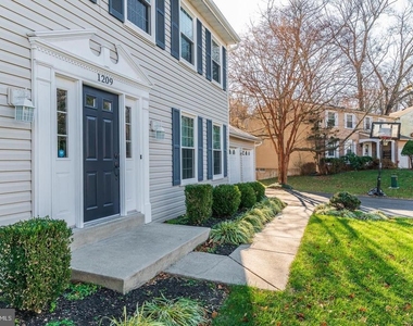 1209 Crockett Lane - Photo Thumbnail 3