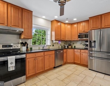 10931 Wickshire Way - Photo Thumbnail 7