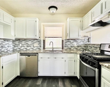 2501 Kathleen Cv - Photo Thumbnail 5