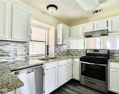 2501 Kathleen Cv - Photo Thumbnail 6