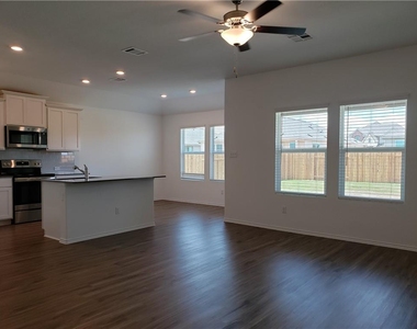 109 Red Buckeye St - Photo Thumbnail 9