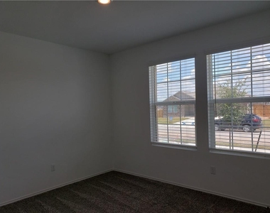 109 Red Buckeye St - Photo Thumbnail 7