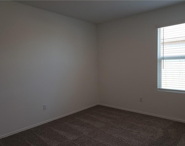 109 Red Buckeye St - Photo Thumbnail 5