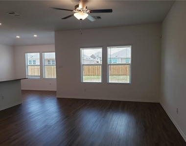109 Red Buckeye St - Photo Thumbnail 8