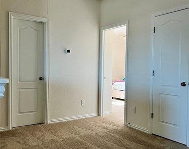 3900 Eland Dr - Photo Thumbnail 30
