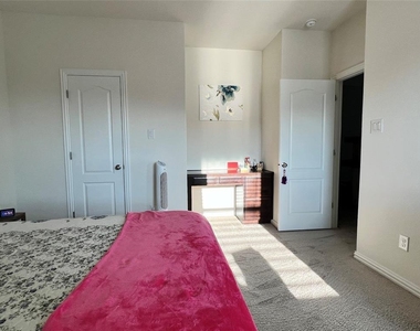 3900 Eland Dr - Photo Thumbnail 17