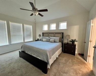3900 Eland Dr - Photo Thumbnail 12