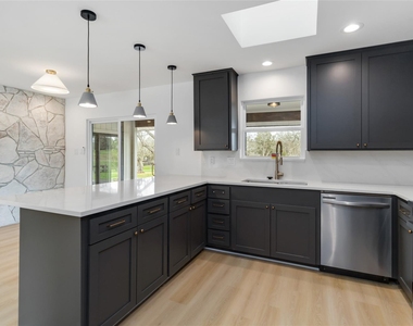16 Country Ln - Photo Thumbnail 11