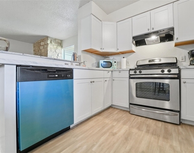 823 Taulbee Ln - Photo Thumbnail 11